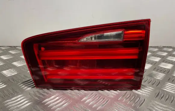 Tailgate rear/tail lights