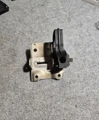 BMW 5 F10 F11 Radiator mount bracket 7186514 74314910