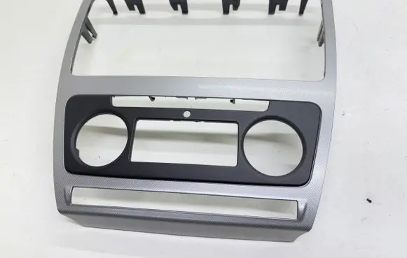 Skoda Octavia Mk2 (1Z) Radio/GPS head unit trim 