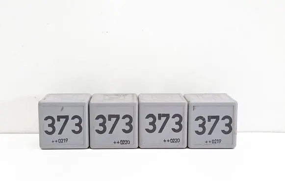 Volkswagen PASSAT B5.5 Other relay 8D0951253A