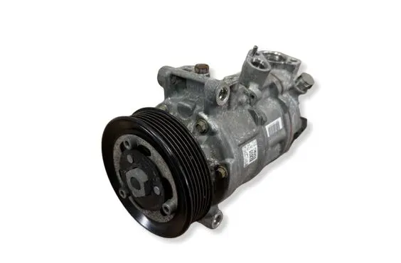 Volkswagen Golf VII Air conditioning (A/C) compressor (pump) 5Q0820803