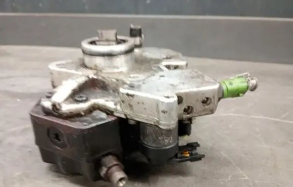 Volvo S40 Fuel injection high pressure pump 0445010111