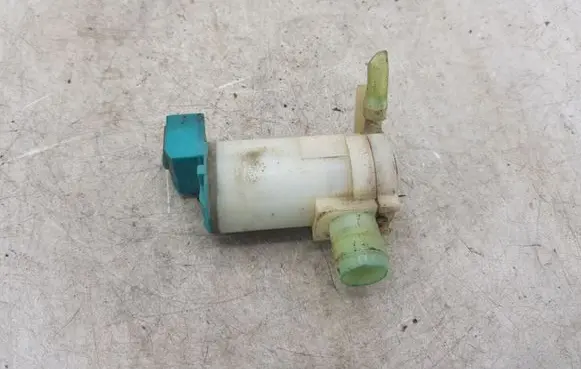 Nissan X-Trail T30 Windscreen/windshield washer pump MC212 2224616A