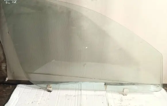 Mitsubishi Outlander Front door window glass four-door