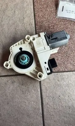 Audi A6 S6 C6 4F Front door window regulator motor 4F0959801D