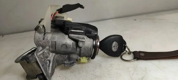 Toyota Auris 150 Ignition lock 450200204