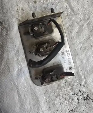 Volkswagen PASSAT B5 Coolant fan relay 8D0959493A R15713504 R5R51R0102