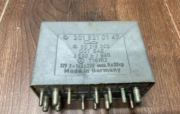 Mercedes-Benz E W124 Other relay 2018210147