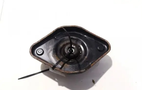 Honda CR-V Coil spring mount 