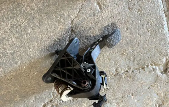 Mercedes-Benz A W176 Clutch pedal A2462900219
