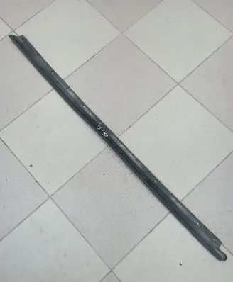 Mercedes-Benz GL X164 Front door glass trim molding A1646904762