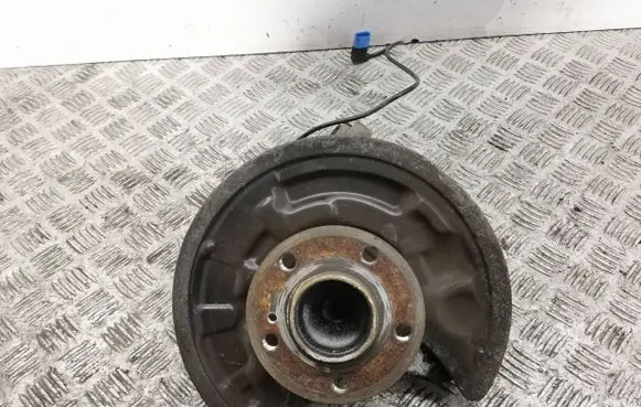 Mercedes-Benz B W246 W242 Rear wheel hub