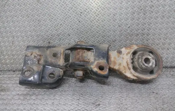 Toyota Yaris Engine mount bracket