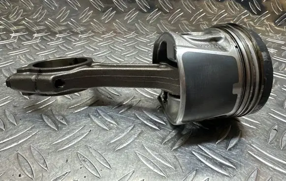 Renault Talisman Piston with connecting rod 080340