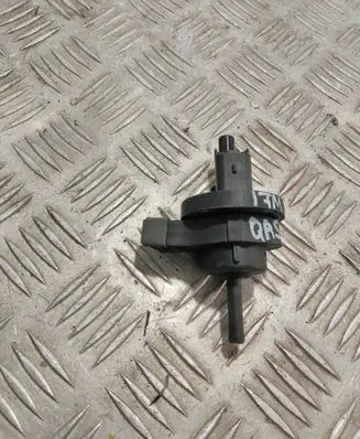 Nissan Qashqai Vacuum valve V29036755