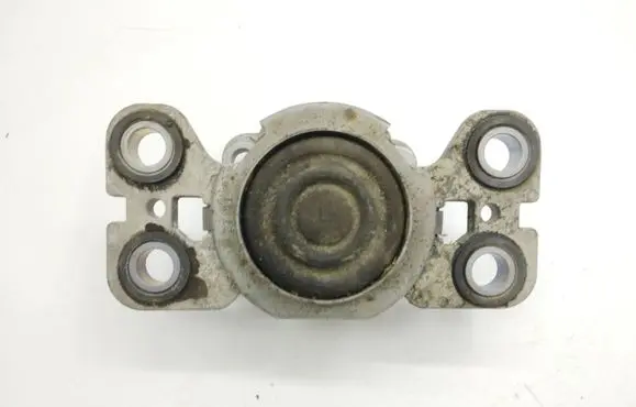 Volvo V60 Engine mount bracket