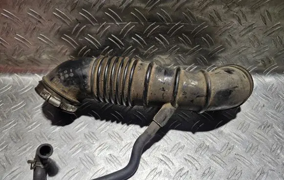 Mazda 323 Air intake hose/pipe BP0113221