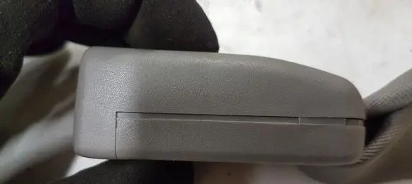 KIA Sorento Middle seatbelt buckle (rear)