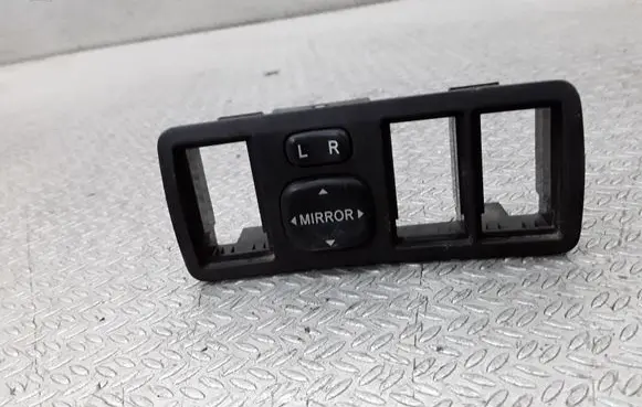 Toyota Avensis T250 Wing mirror switch