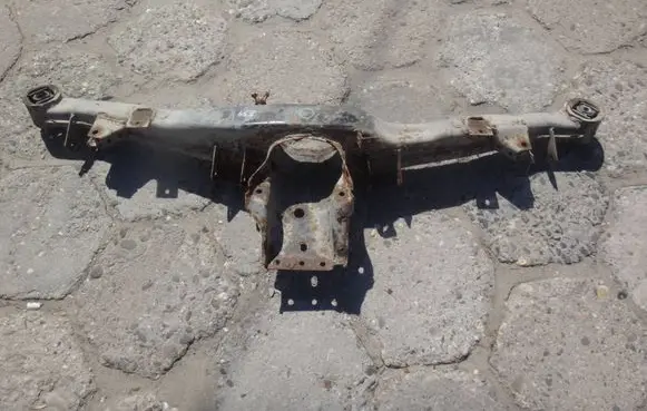 BMW 5 E34 Rear axle beam