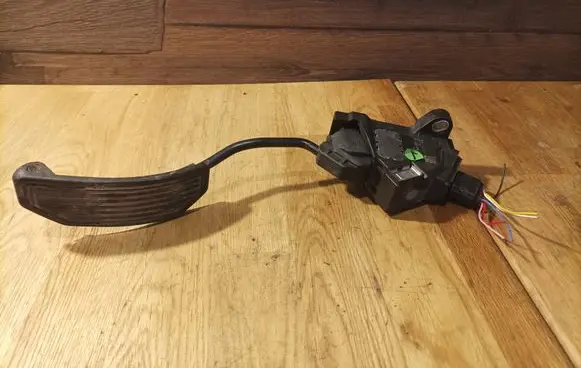 Toyota Auris 150 Accelerator throttle pedal 7811002030 07155A 47182451016
