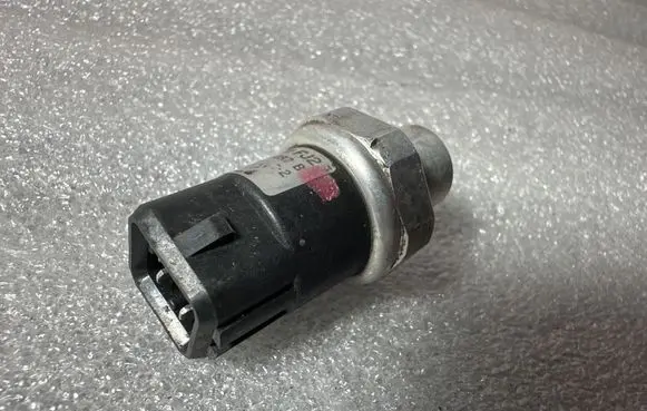 Audi A4 S4 B5 8D Air conditioning (A/C) pressure sensor 8D0959482B