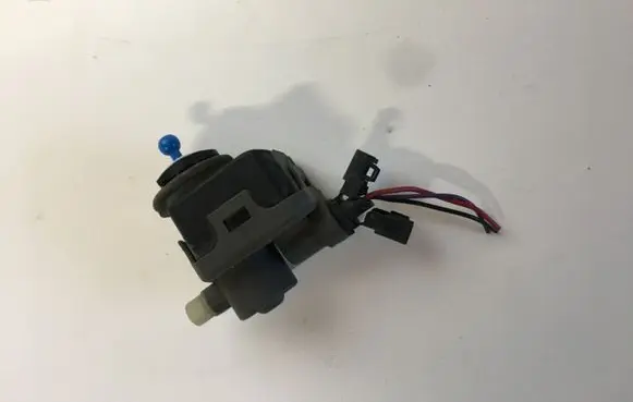Nissan Qashqai Headlight level adjustment motor 7700420373 007878