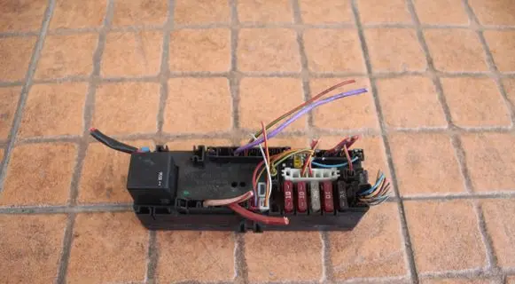 Mercedes-Benz E W210 Fuse box set A0005400372