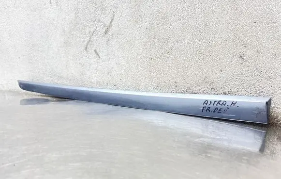 Opel Astra H Front door trim (molding) 24461093