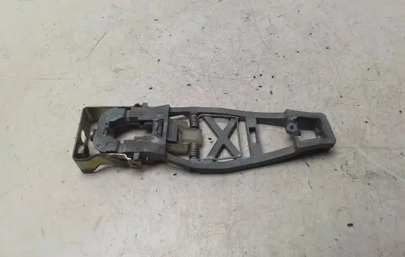 Volkswagen Touran I Front door exterior handle/bracket 1T0837886
