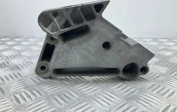 Volkswagen PASSAT B8 Engine mounting bracket 04L199207