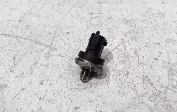 Fuel pressure sensor