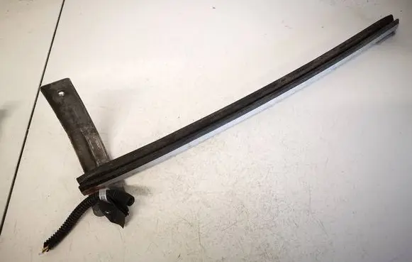 Nissan Note (E11) Front door glass trim molding