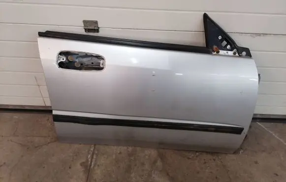 Subaru Impreza II Front door