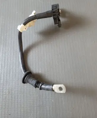 Volkswagen Touareg II Positive cable (battery) 7P0915181A