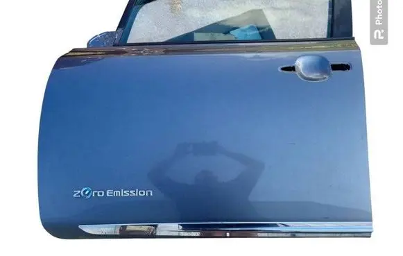 Nissan Leaf I (ZE0) Front door