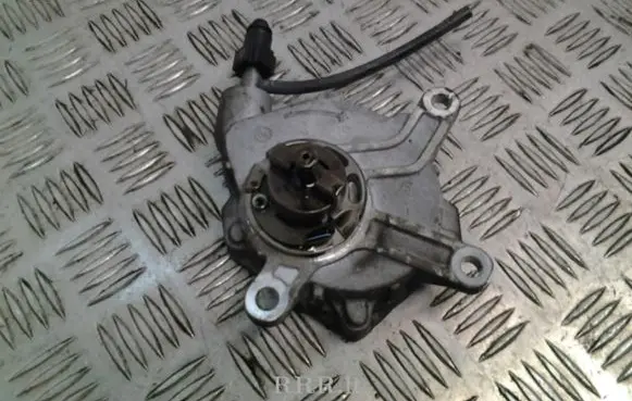 Toyota Corolla Verso E121 Vacuum pump 27060682