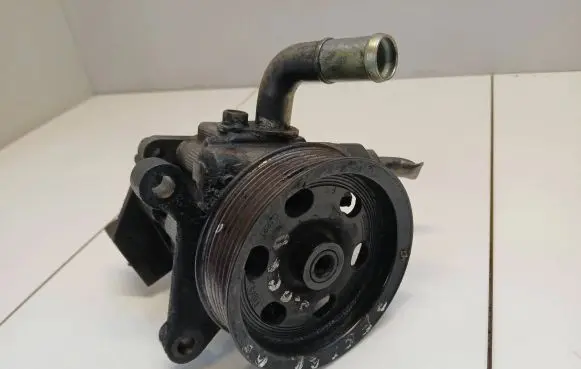 Jeep Grand Cherokee (WK) Power steering pump D6h04316