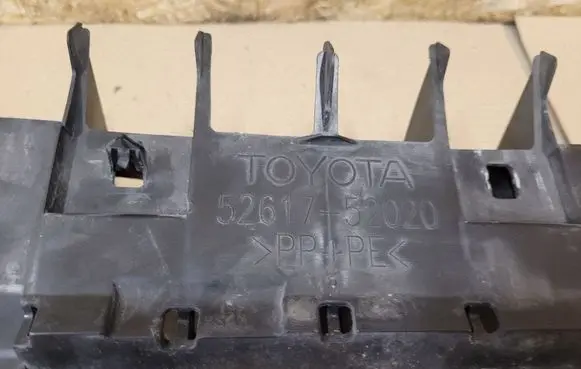 Toyota Yaris Radiator trim 5261752020
