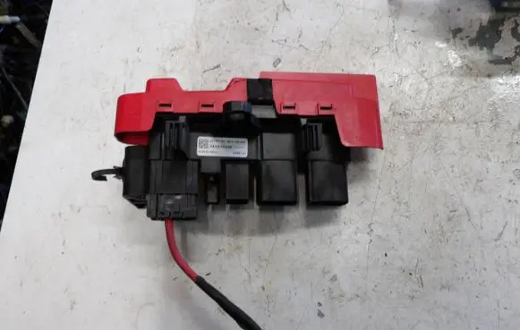 Renault Trafic III (X82) Battery relay fuse 241143453R 030127100 00391A1