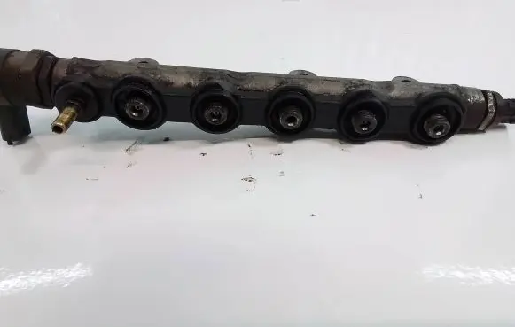 Opel Vivaro Fuel main line pipe 8200842432 H8200610223 093139L5
