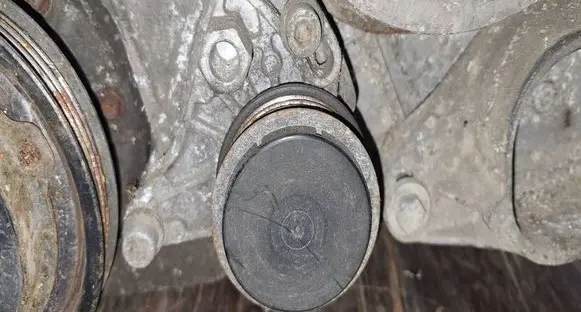 Audi A4 S4 B5 8D Generator/alternator belt tensioner