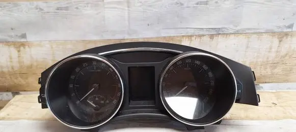 Speedometer (instrument cluster)