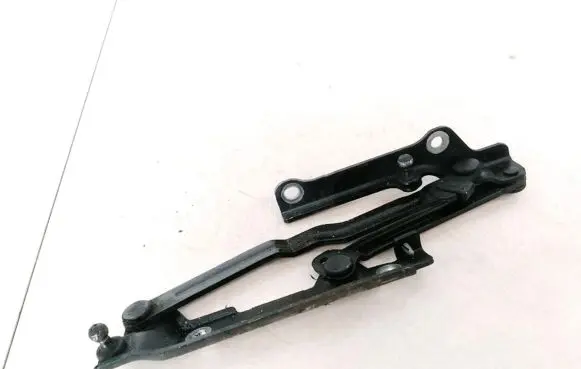 Subaru Legacy Tailgate/trunk/boot hinge