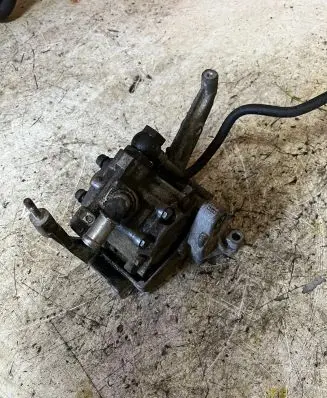 Audi A6 S6 C5 4B Power steering pump 91128