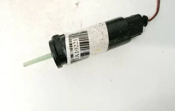 Volkswagen Golf V Headlight washer pump 3b7955681