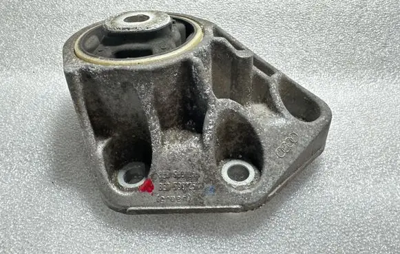 Audi A6 S6 C6 4F Rear differential mounting bracket 8E0599125H