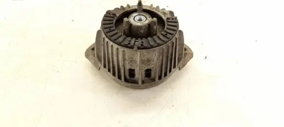 Mercedes-Benz E W212 Engine mount bracket 2042400417 2042404817