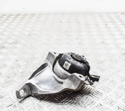 Audi Q7 4M Engine mount bracket 4M0399201G