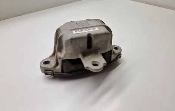 Buick Encore I Engine mount bracket 573AY700B